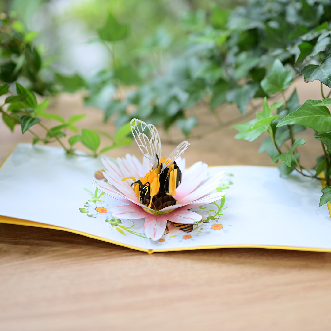 Honey bee with Daisy Flower Pop Up Card